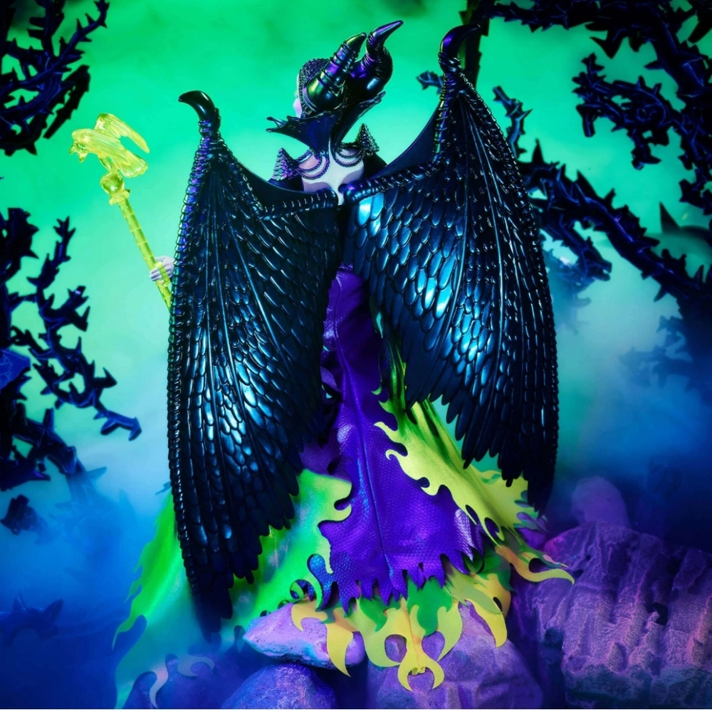 Maleficent Darkness Descends Series - Picture 2 of 4